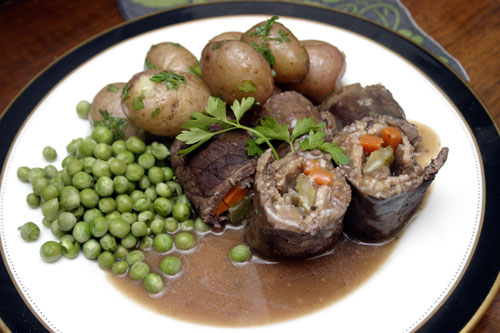 rldn10 Rouladen: German Beef Rolls Stuffed with Bacon and Pickles