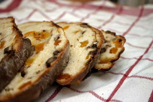 apbb11 Blue Cheese, Apricot and Pecan Boule