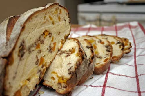 apbb12 Blue Cheese, Apricot and Pecan Boule