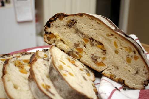 apbb13 Blue Cheese, Apricot and Pecan Boule