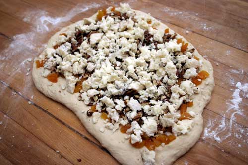 apbb4 Blue Cheese, Apricot and Pecan Boule