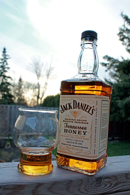 Azura/'s Lockbox Cute Funny Jack Daniel/'s Honey Whiskey Drink Earrings